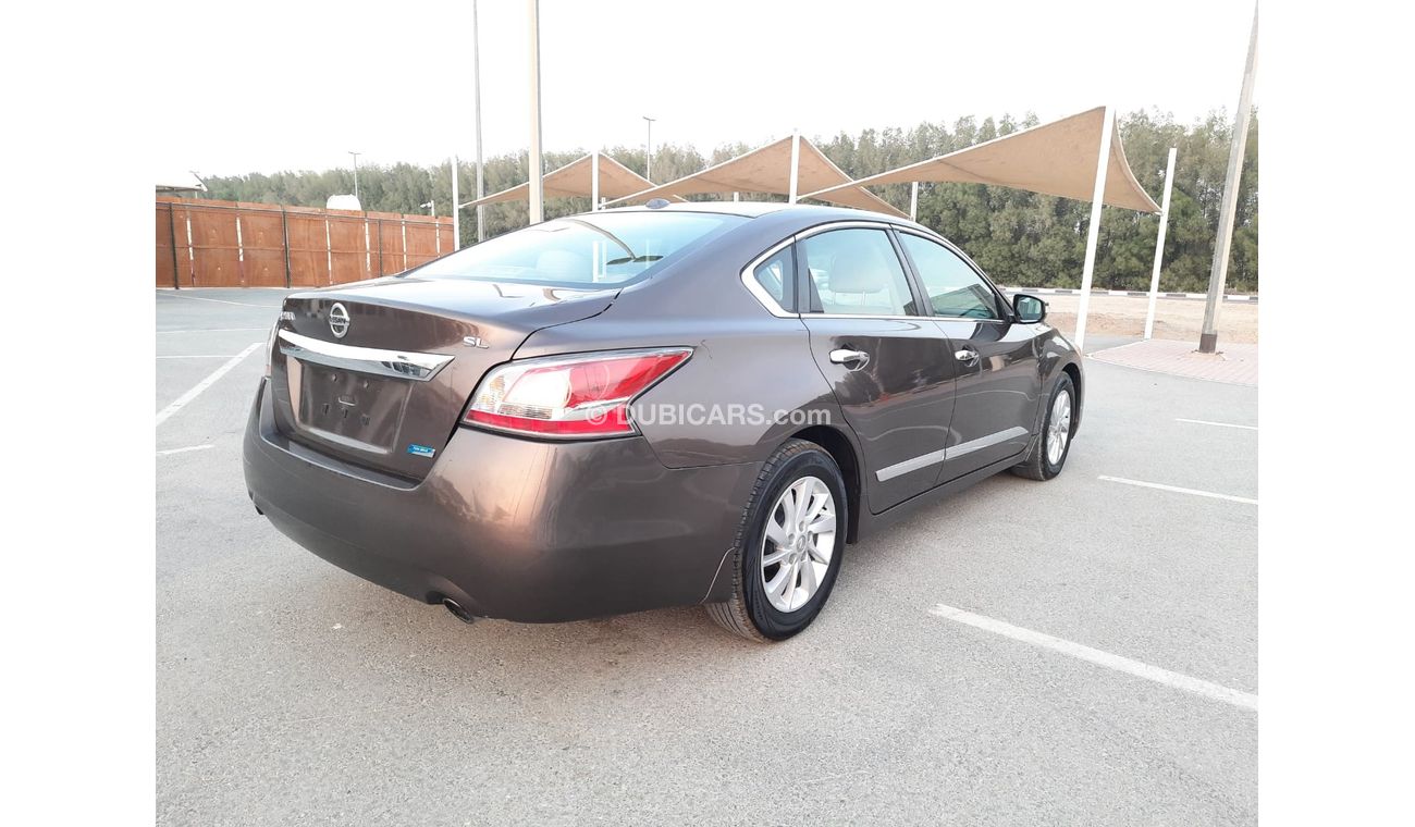 Nissan Altima Nissan Altima model 2014 Gcc very celen car km 176,000 price 22,000