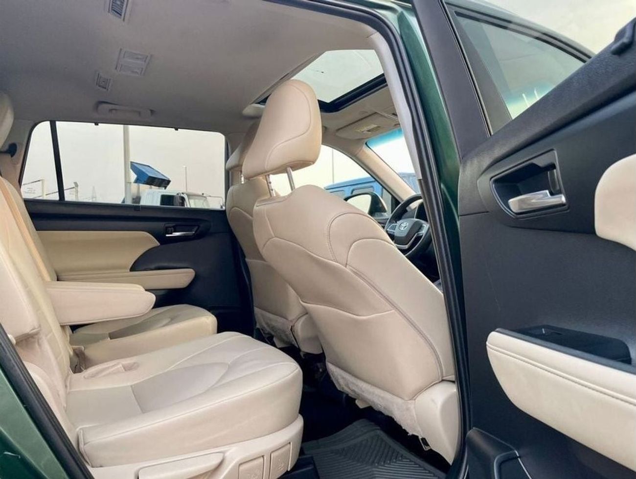 Toyota Highlander 2023 Toyota Highlander 2.4L V4 Turbo - XLE Full Option AWD 4x4 - Radar & Wireless charger - 55,300 M