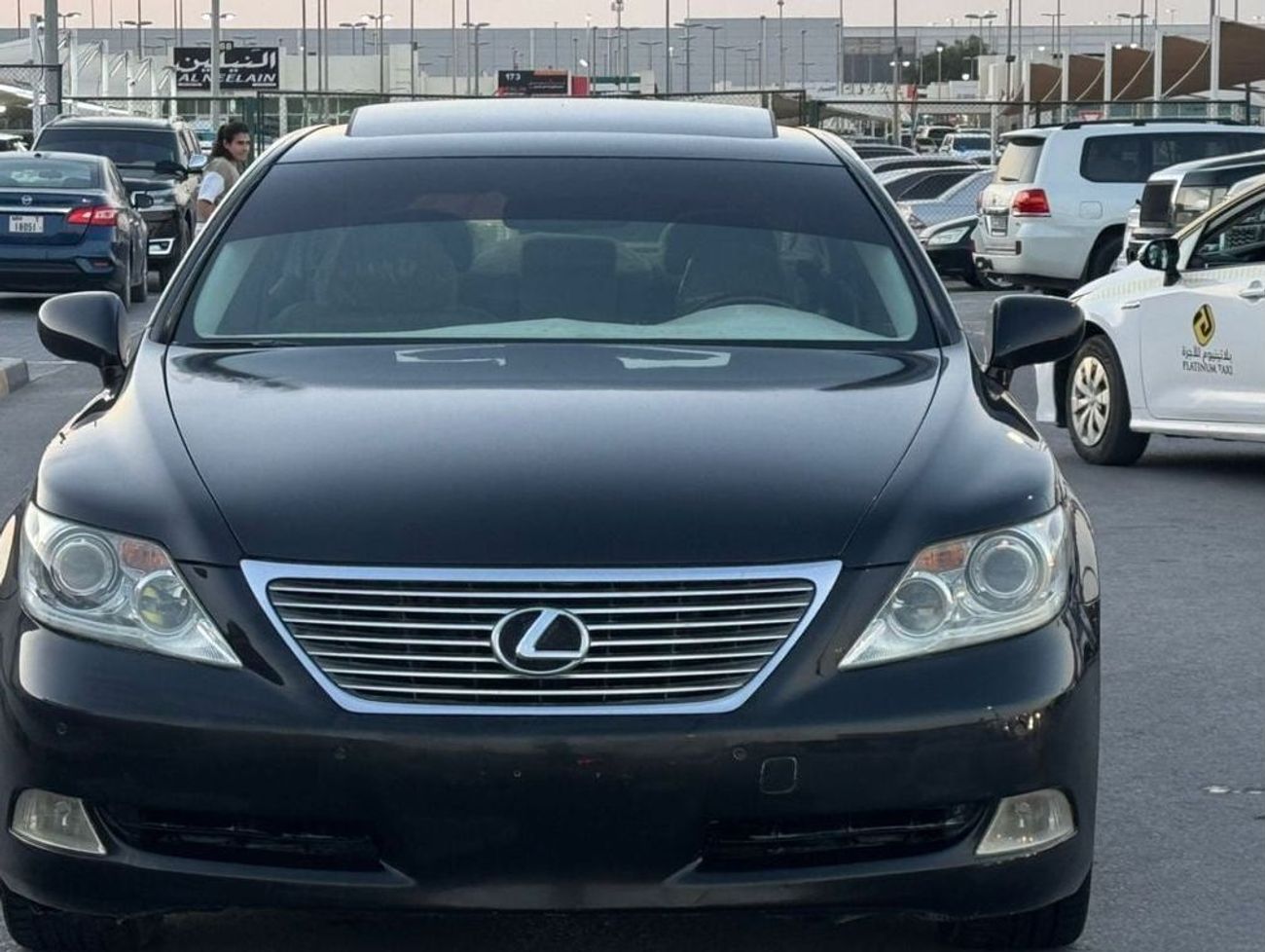 لكزس LS 460 In excellent condition and requires no expense