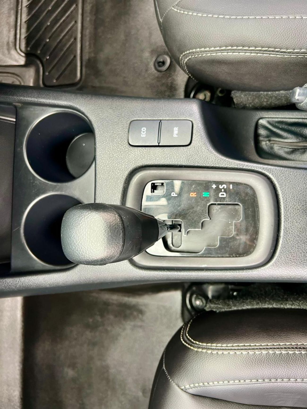 تويوتا هيلوكس The Toyota Hilux is a legendary,, robust mid-size pickup truck available in single and double-cabin 