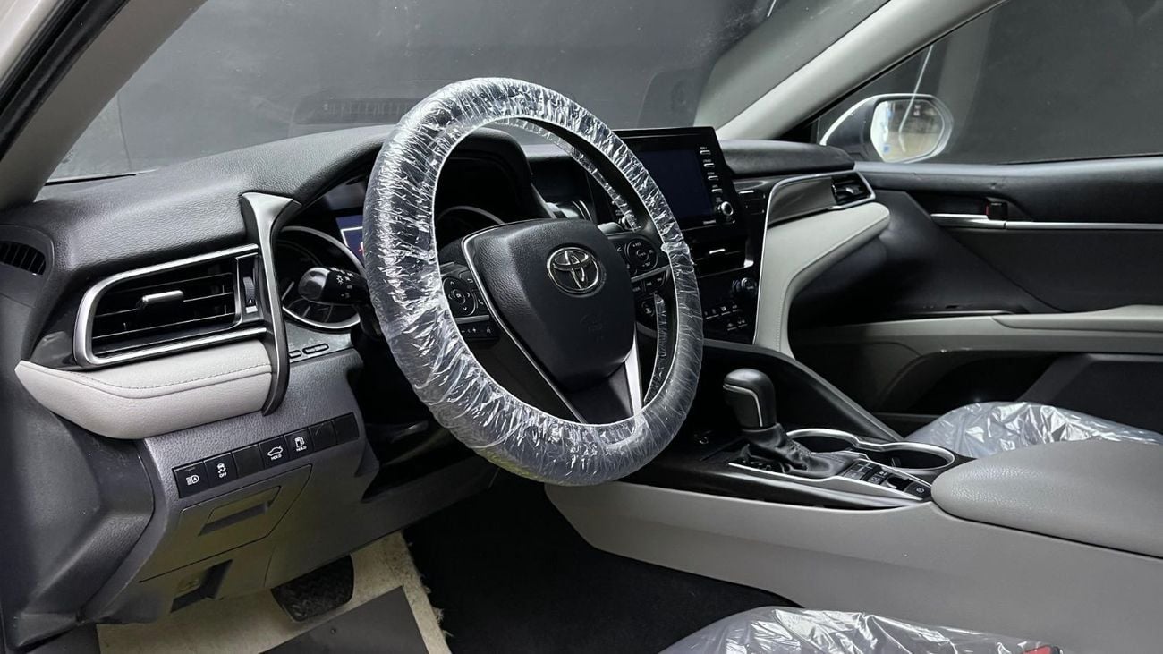 Toyota Camry LE Hybrid 2.5L