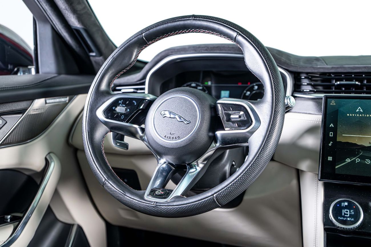 جاكوار F بيس SVR 5.0L