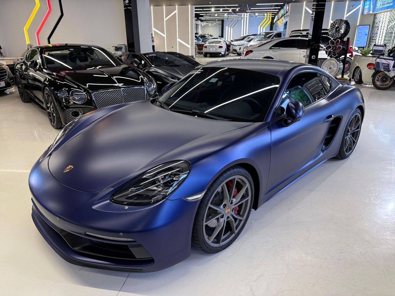 بورش كايمان 718 GTS 4.0L A/T 2020 Porsche 718 Cayman GTS 2.5 - GCC - Full Warranty and Service till 2027