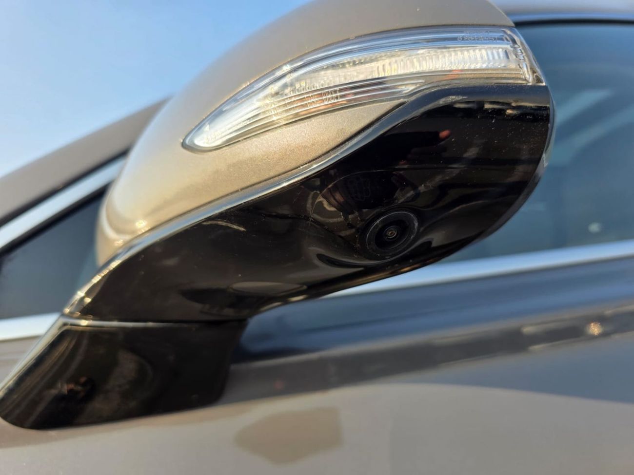 Hyundai Santa Fe limited 2.4T Panoramic Roof , 360 camera and Auto parking sensors
