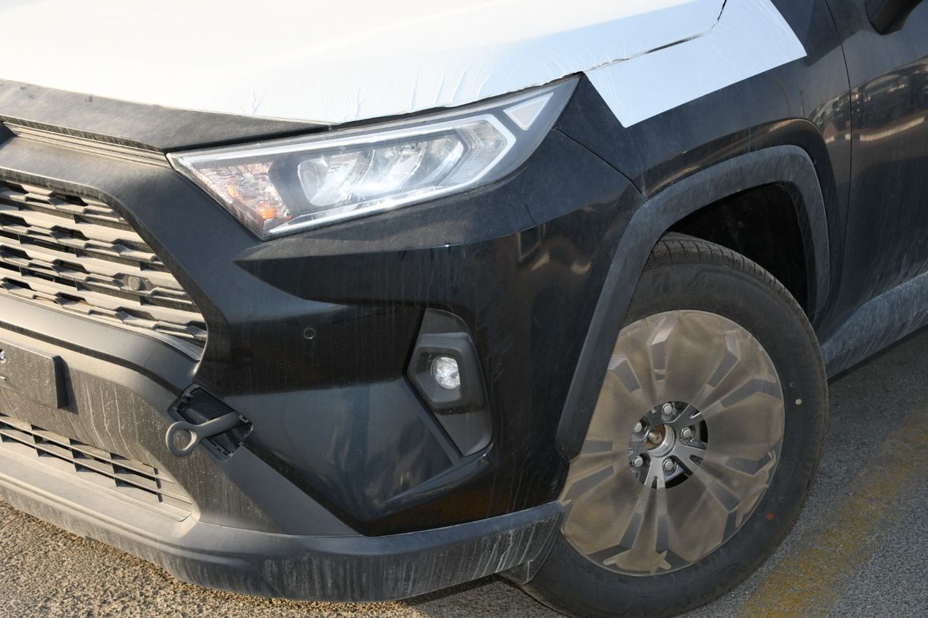 Toyota RAV4 2.5L XLE PETROL WITH SUNROOF  (FOR LOCAL10 %)