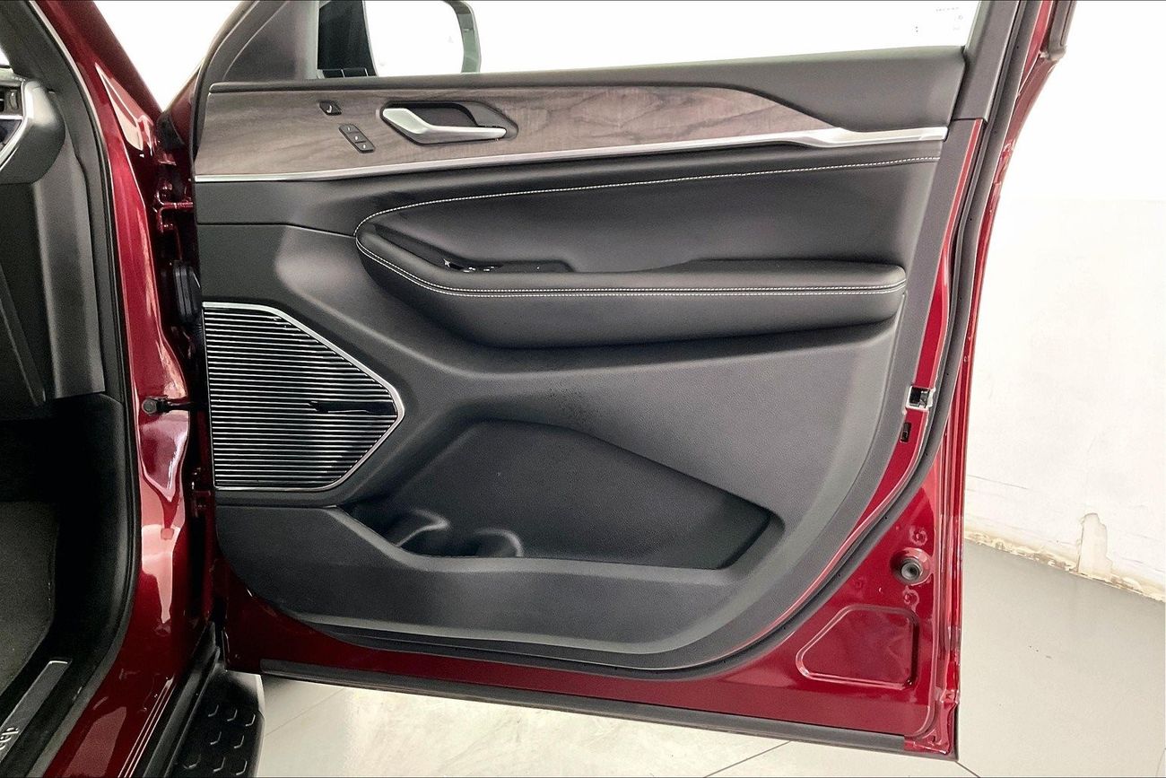 جيب جراند شيروكي Overland | ضمان مجاني لمدة عام | 0 دفعة أولى