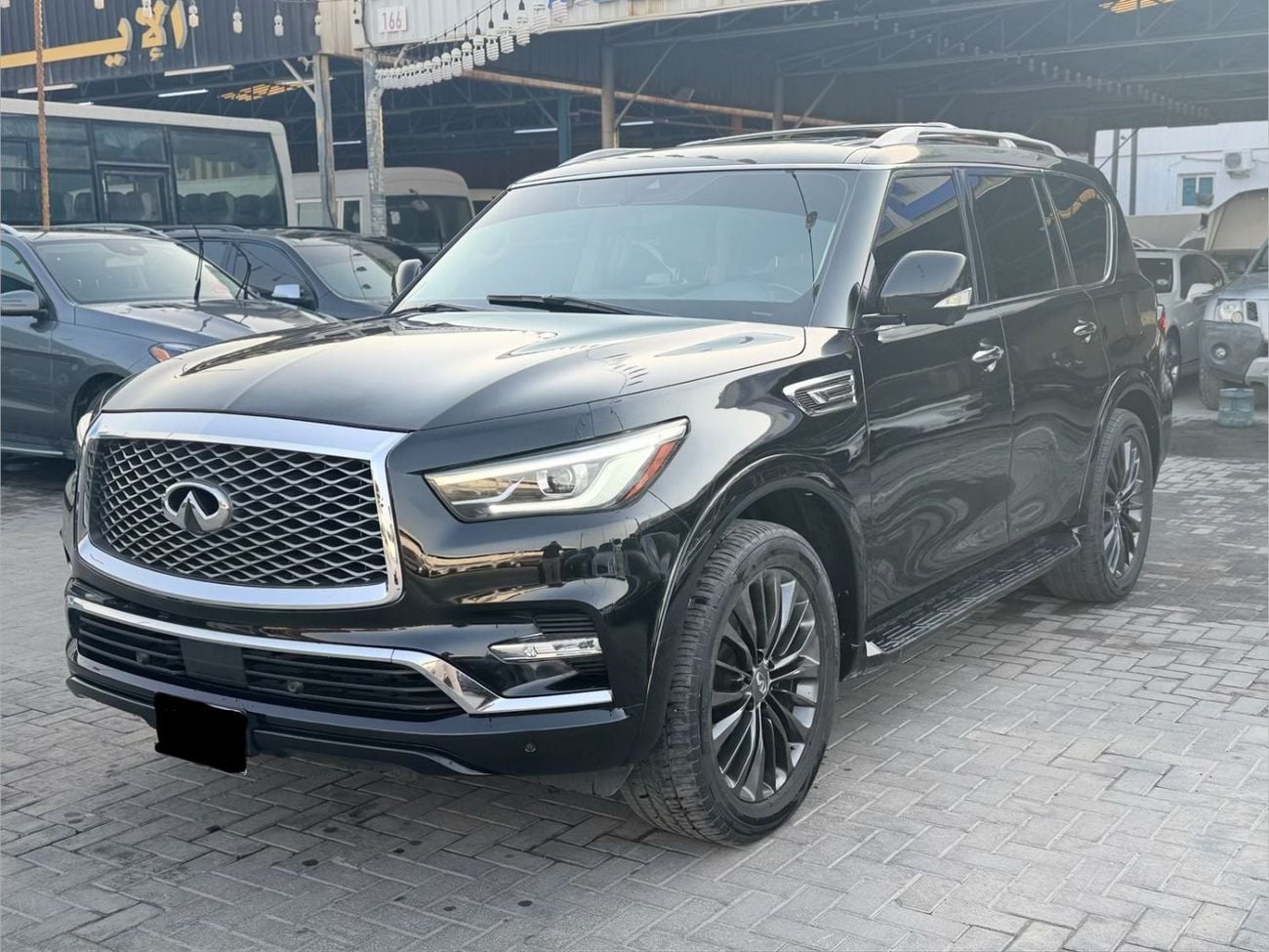 Infiniti QX80 STD (NON GCC)