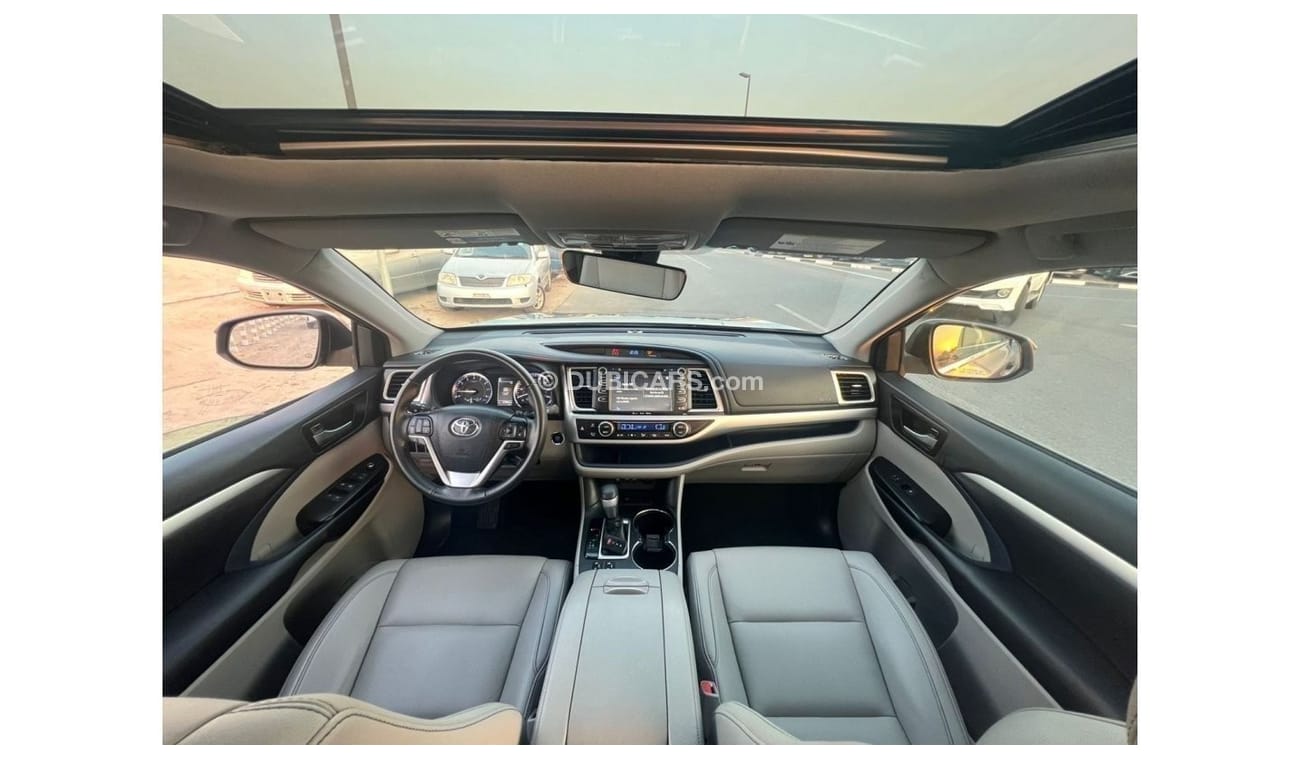 Toyota Highlander *Offer*2019 Toyota Highlander XLE 3.5L V6 Full Option - UAE PASS