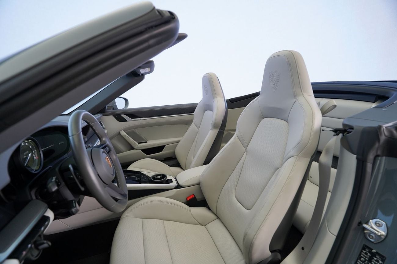 Porsche 911 Carrera 4GTS 3.0L (450 HP) Convertible