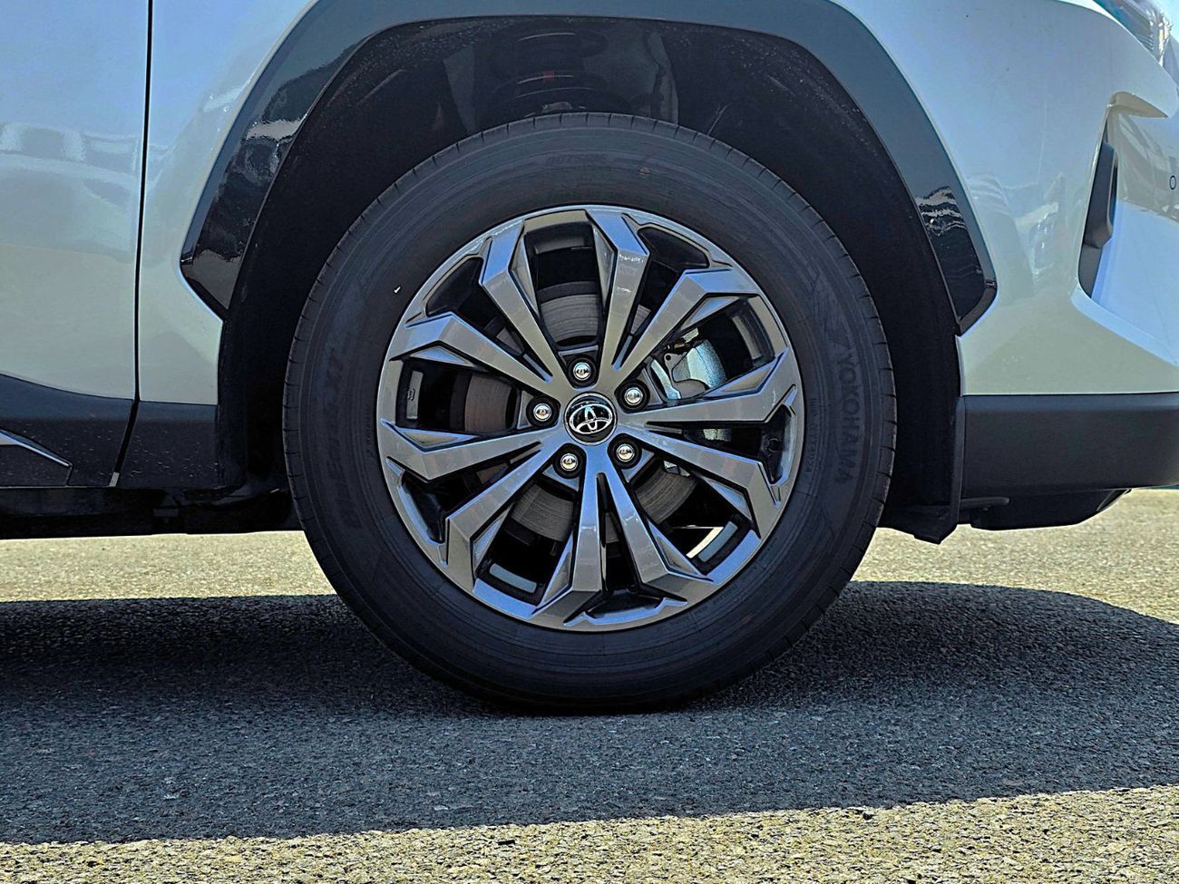 تويوتا راف ٤ TOYOTA RAV4 PETROL 2.0L - CHINESE SPECS- FULL OPTIONS - 4X2 - 2025 MODEL - WHITE INSIDE BLACK - 