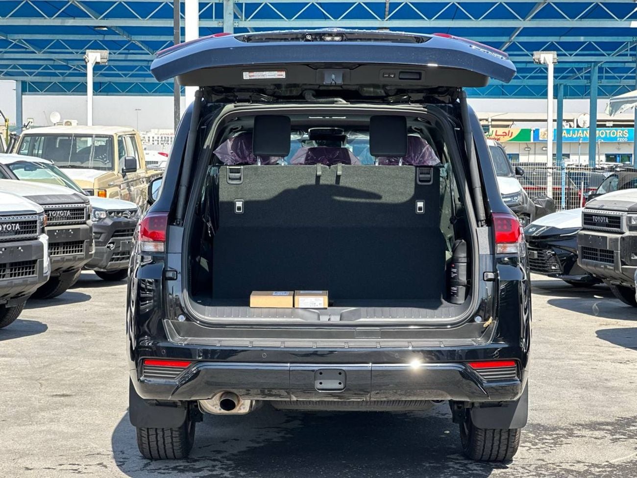 Toyota Land Cruiser GXR 4.0L PTR A/T // High Option with Radar , DVD&Back Camera , Cooling  Seats // Special Offer // By