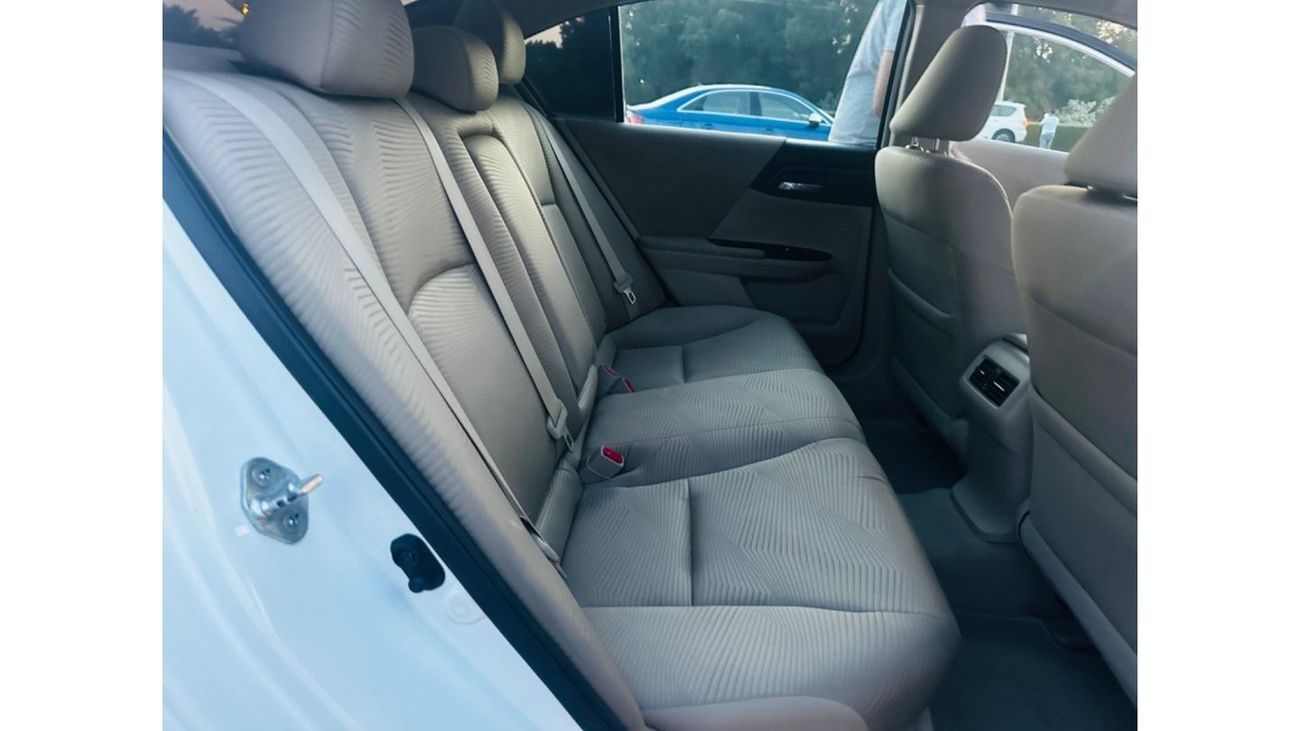 هوندا أكورد LX موديل 2016 خليجي فل مواصفات فتحه حاله ممتازه من الدآخل والخارج مالك واحد من الوكاله بدون اي مشاكل