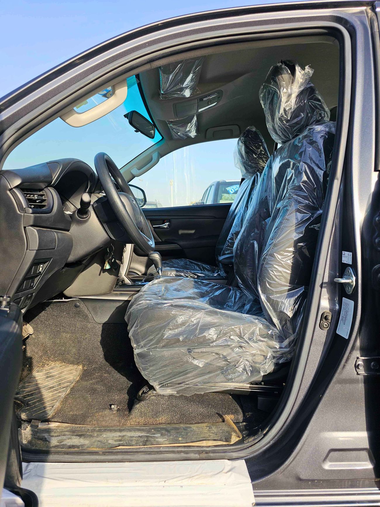 تويوتا فورتونر 2.7L / ALLOY RIMS / MANUAL A/C / 4WD / CODE # G GRAY