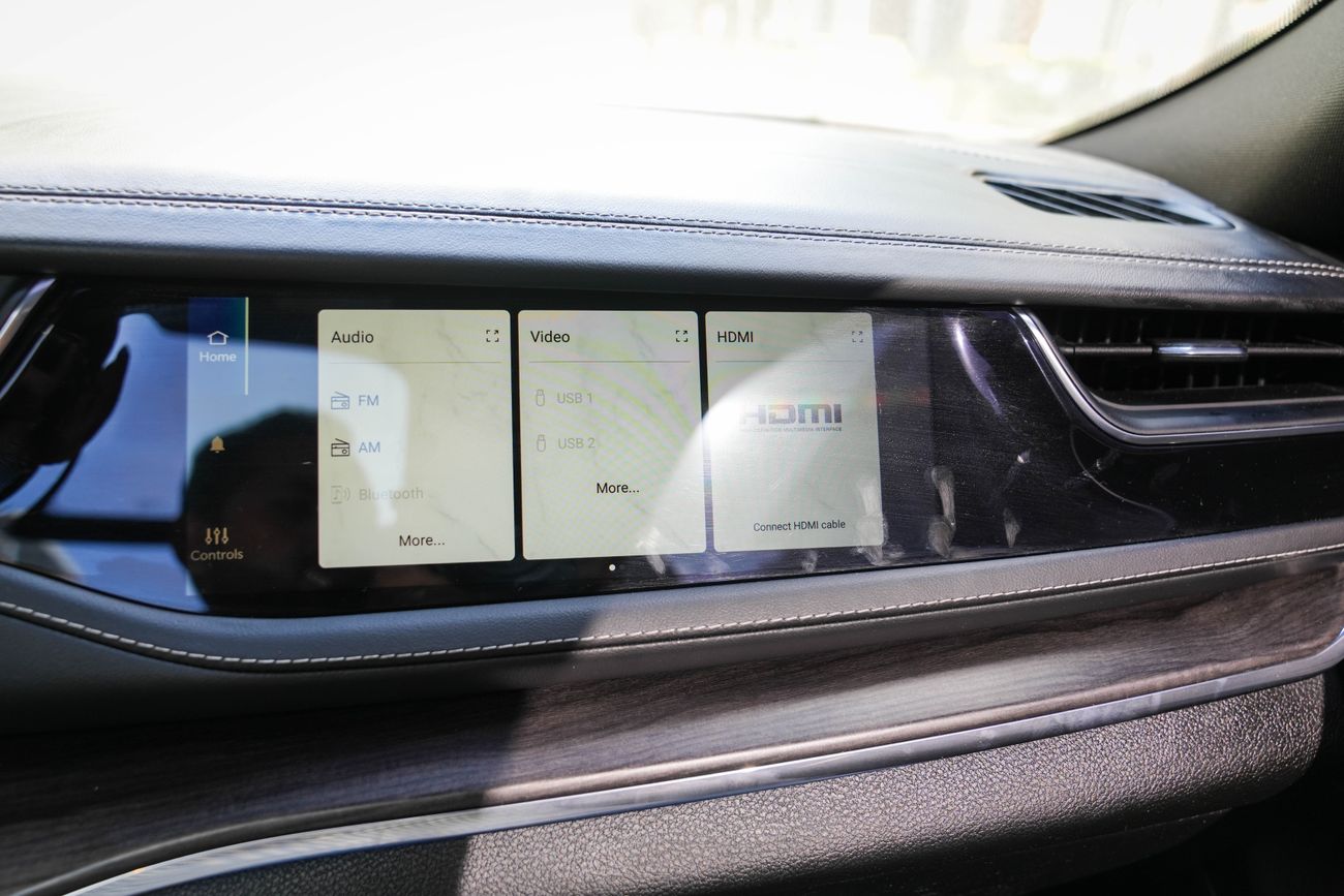 جيب جراند شيروكي overland 7seater