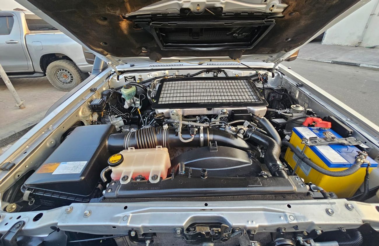 Toyota Land Cruiser Toyota landcruise pickup 2015 Model 4.5L Diesel engine Colour sliver Transmission Manual Interior bl