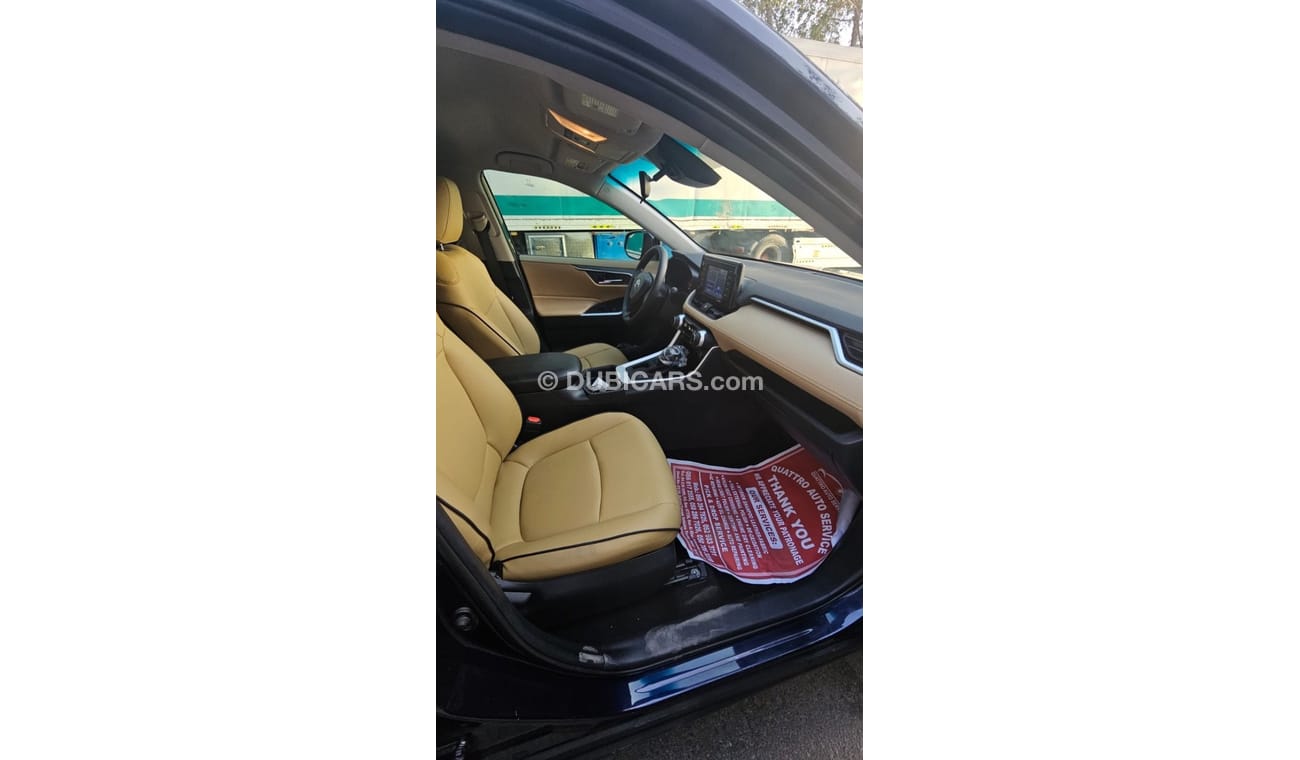 تويوتا راف ٤ Full option clean car