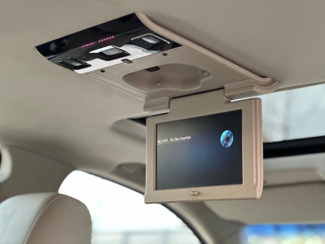 Cadillac Escalade ESCALADE ESV PLATINUM 2015 GCC FULL OPITION // PERFECT CONDITION