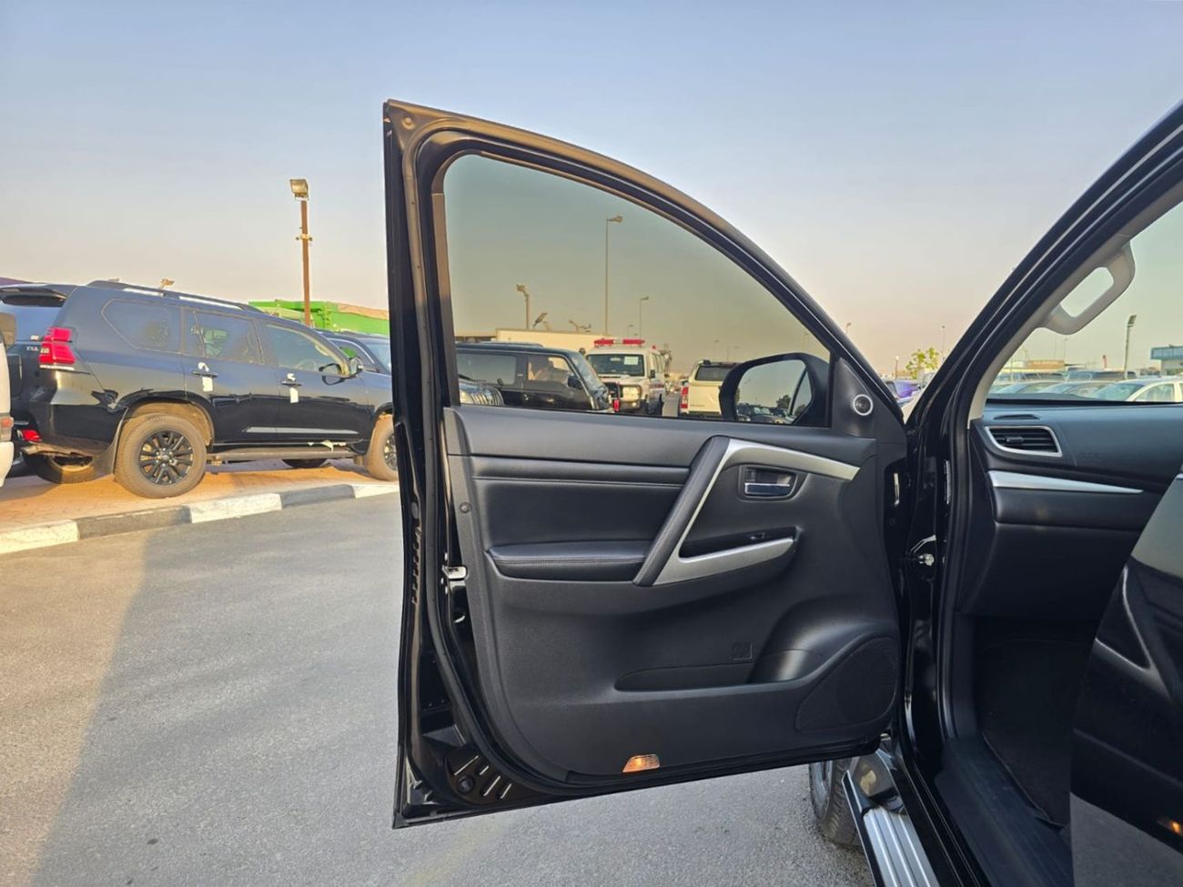 Mitsubishi Pajero 2022 MITSUBISHI PAJERO SUV RHD 2.4 L DIESEL AUTOMATIC (PM06834)