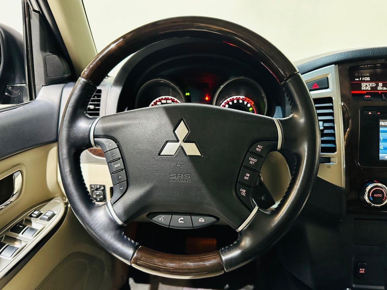 Mitsubishi Pajero GLS Mid 3.8L (243 HP)