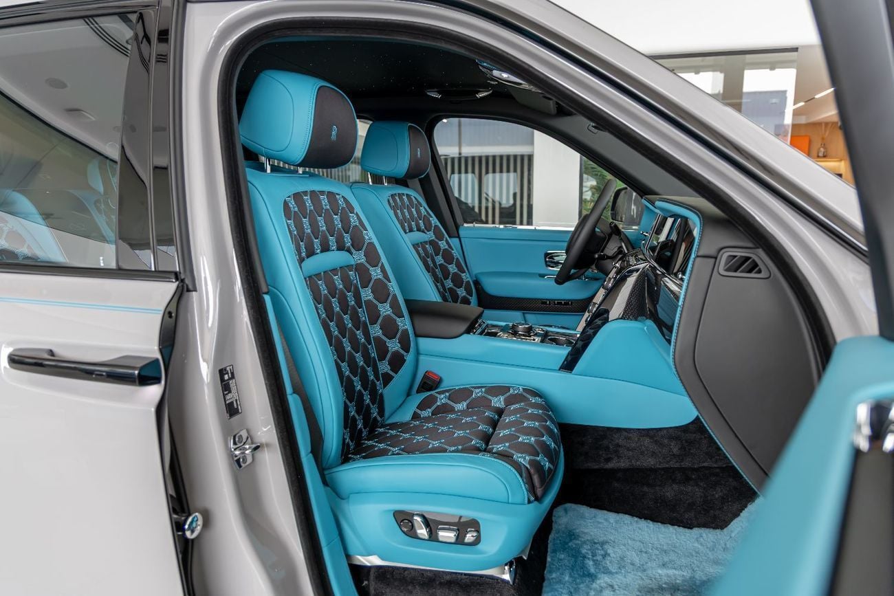 Rolls Royce Cullinan ROLLS ROYCE CULLINAN | BLACK BADGE | BESPOKE PREMIUM AUDIO  | DUALITY SEATS | European Specs | 2026