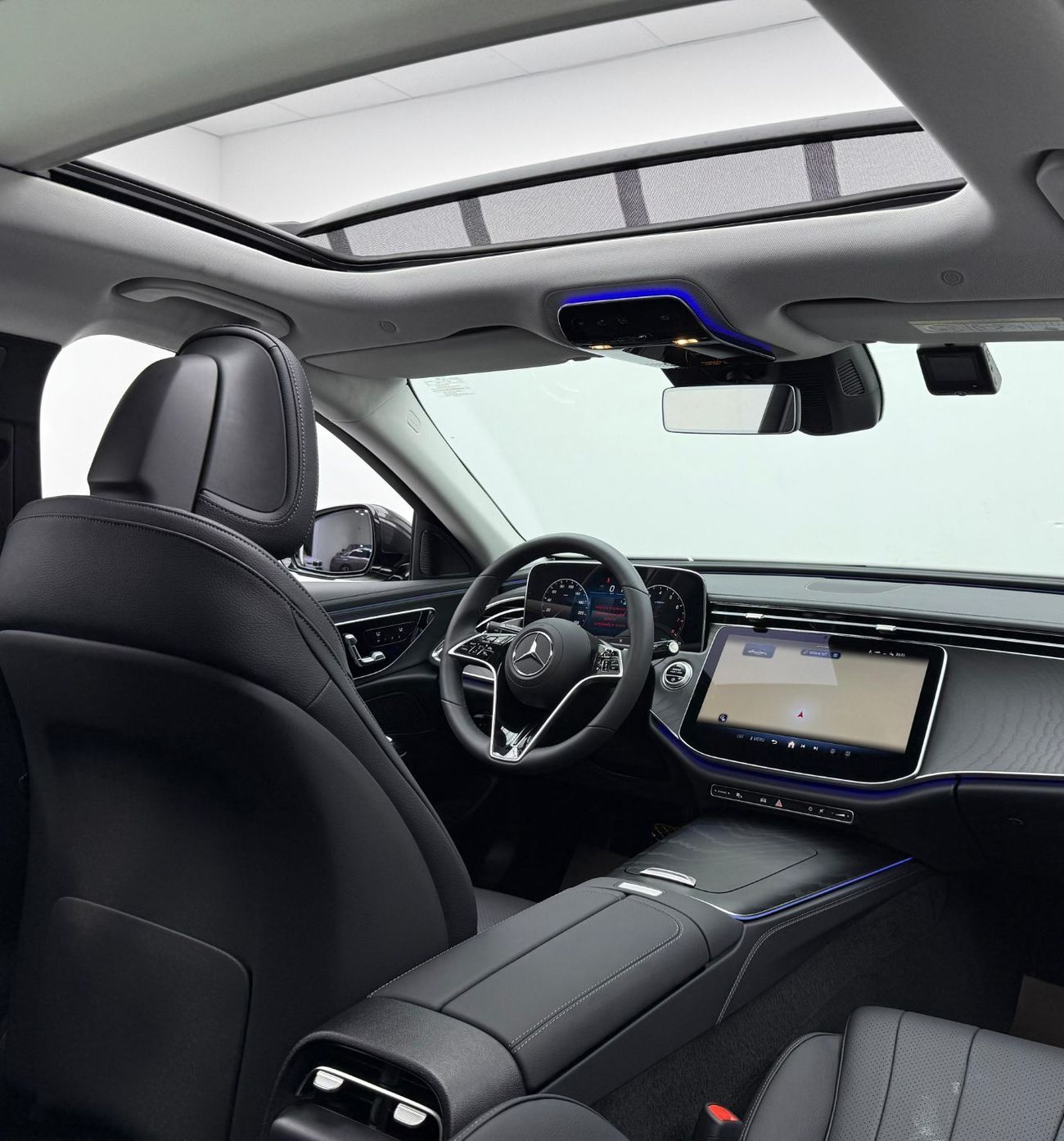 مرسيدس بنز E200 2.0L 2024 Mercedes Benz E200 AMG, Warranty, Fully Loaded, Very Low Kms, Excellent Condition, Korean