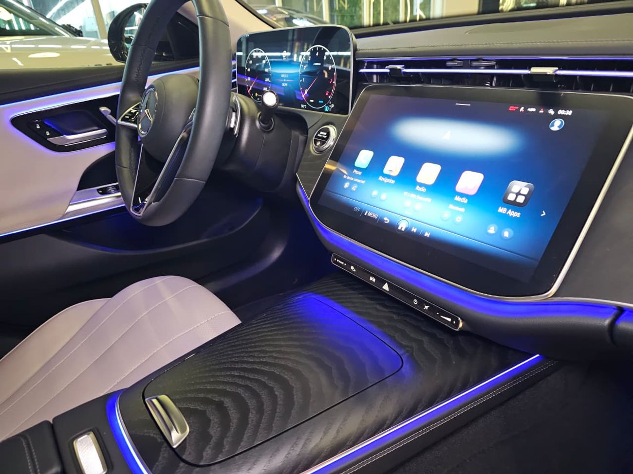 مرسيدس بنز E200 2.0L