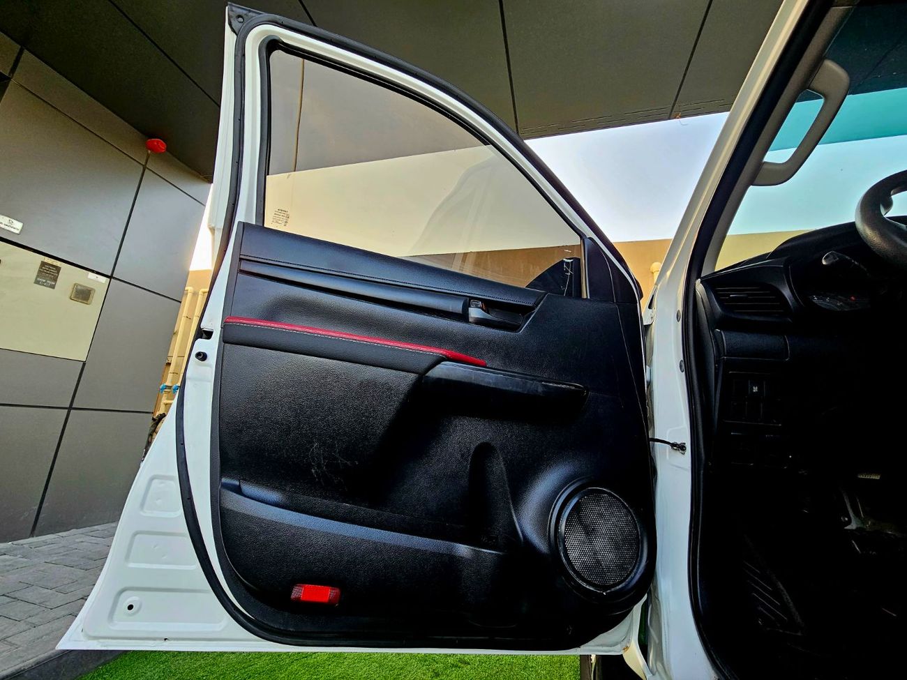 Toyota Hilux PATROL/ AUTO GEAR/ WIDE BODY / AUTO WINDOWS / FULL OPTION