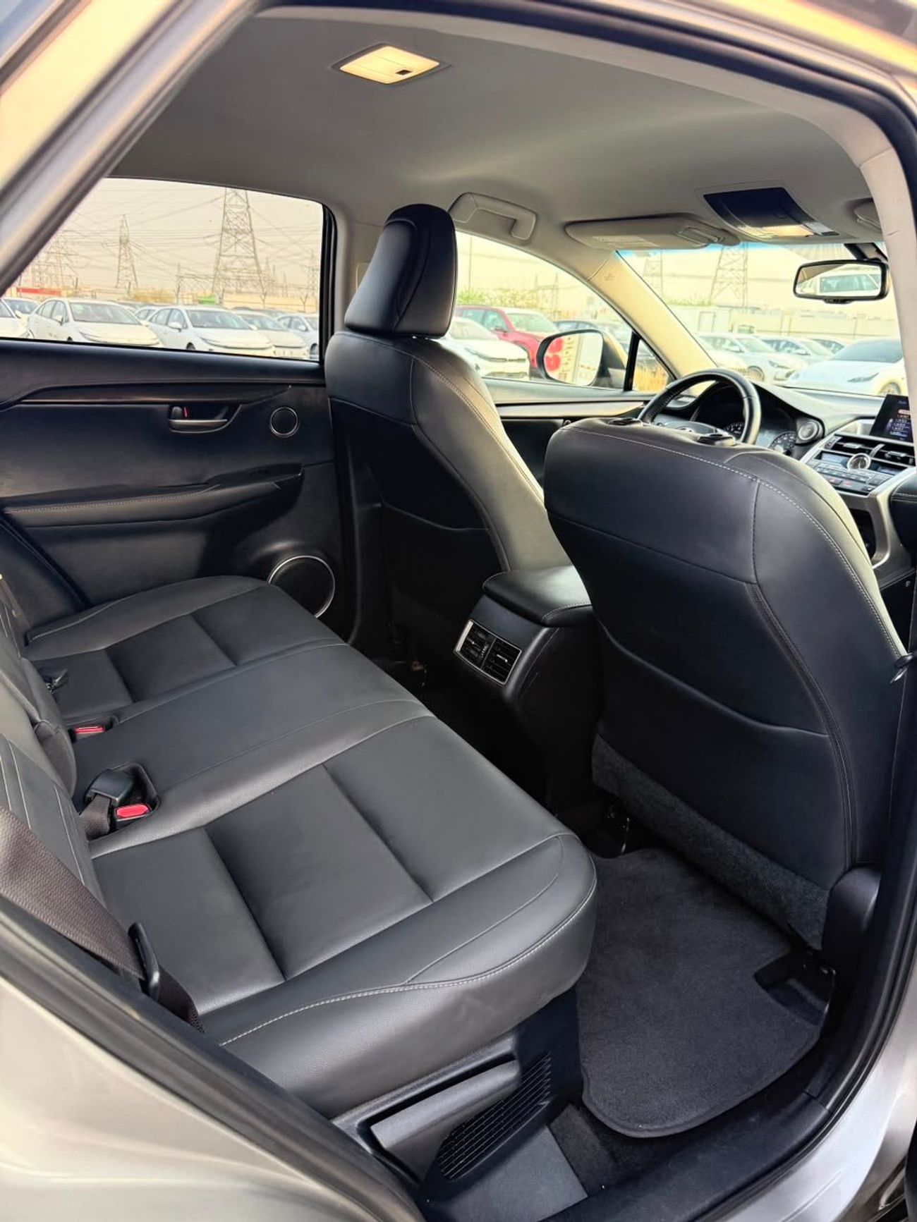 لكزس NX200t STD (NON GCC)