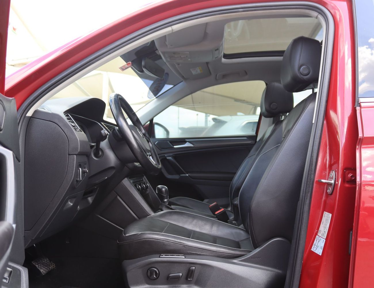 Volkswagen Tiguan R-Line 2.0L Volkswagen Tiguan 2018- GCC - Accident-free - 2.0L  - Full options - All-wheel drive - E