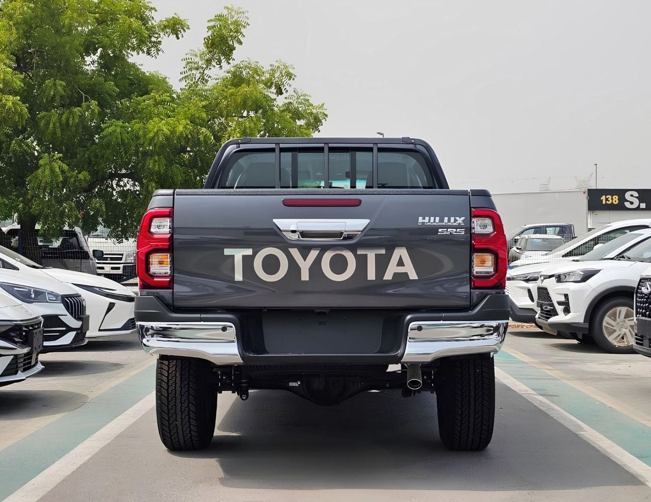 Toyota Hilux SR5 STD || 4.0L PETROL 4WD | WOOD INTERIOR W VISOR | BLIND SPOT | DIFFLOCK | DVD+CAMERA (CODE # H6B)