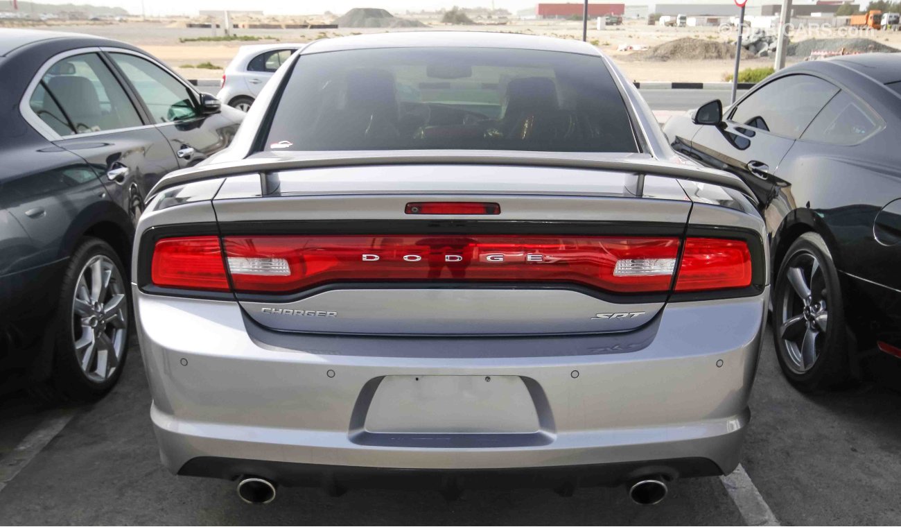 Dodge Charger SRT 6.4 L Hemi