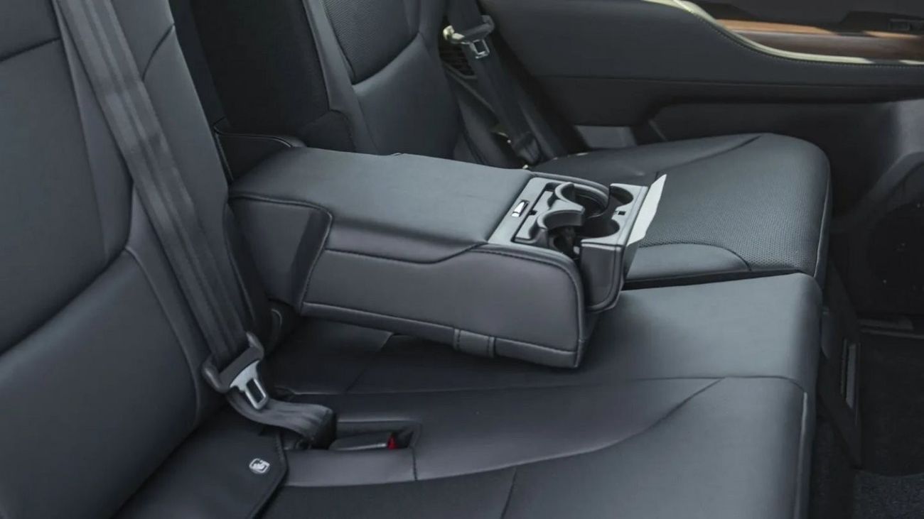 تويوتا لاند كروزر Land cruiser VX 4.0L petrol 2025