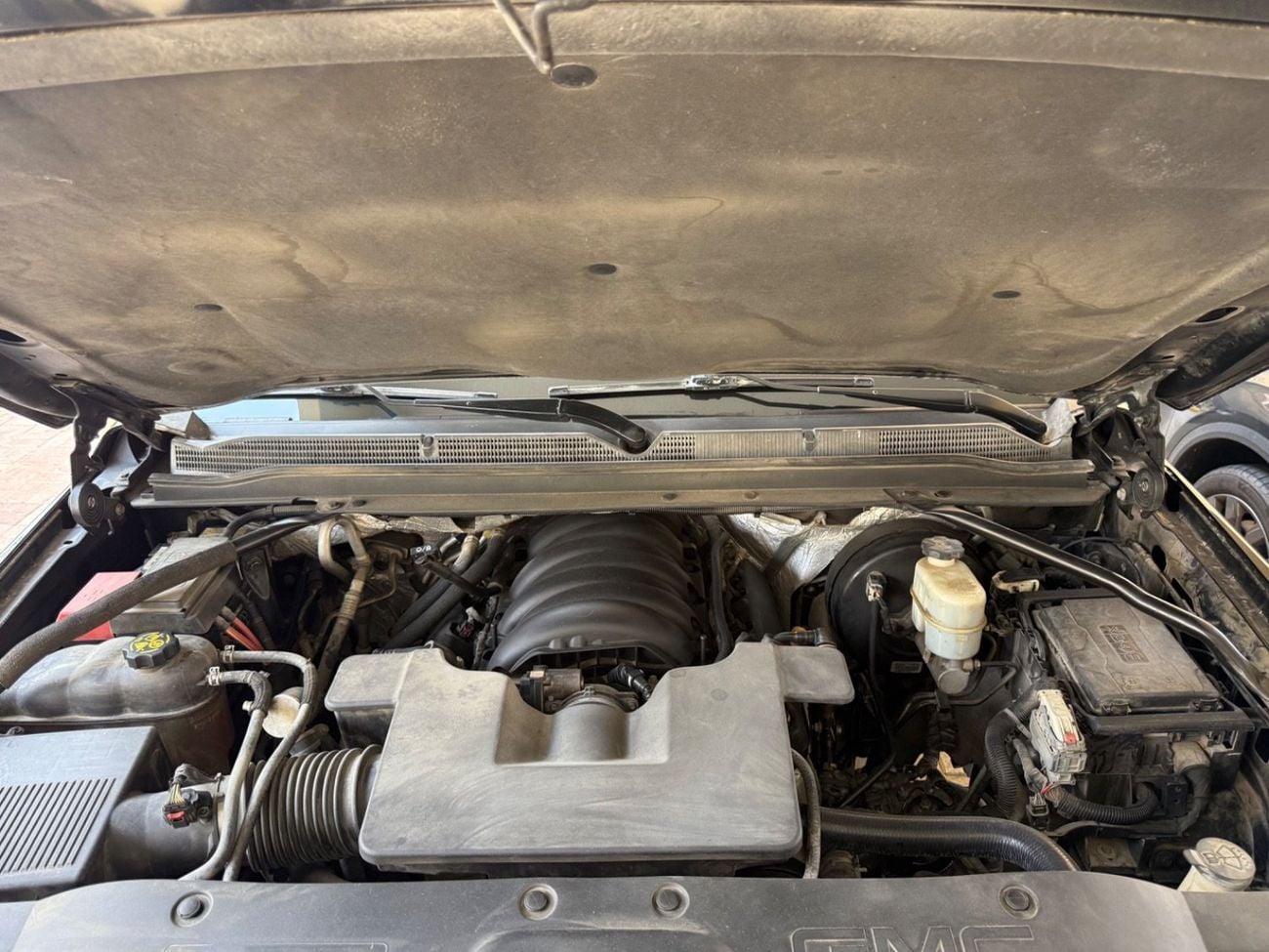 GMC Yukon 2015 DENALI 6.2L/V8 WELL MAINTAINED GCC