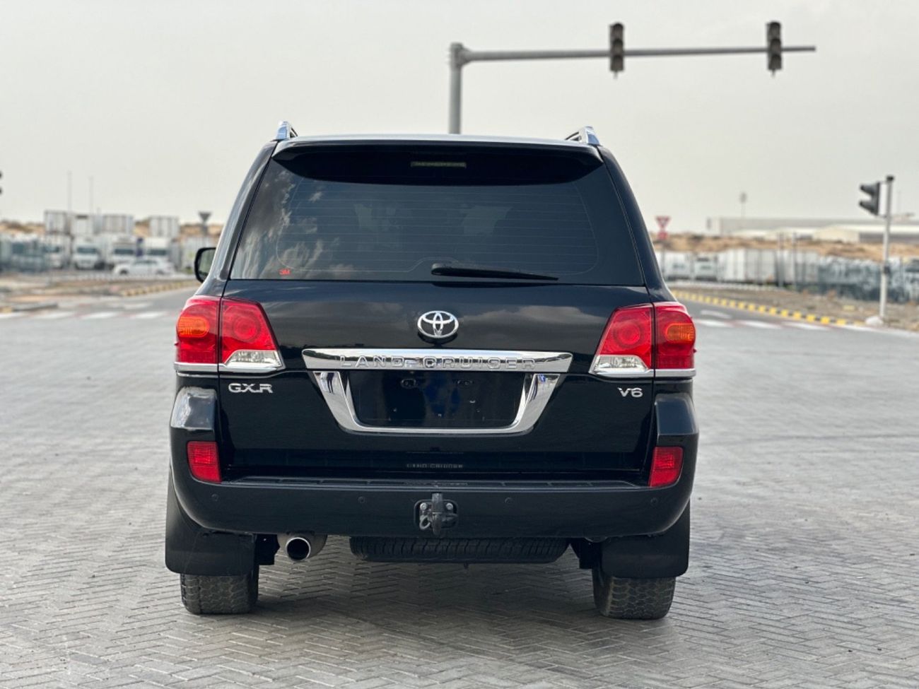 Toyota Land Cruiser GXR 4.0L (271 HP) 4WD MODEL 2015 GCC CAR PERFECT CONDITION INSIDE AND OUTSIDE FULL OPTION SUN ROOF