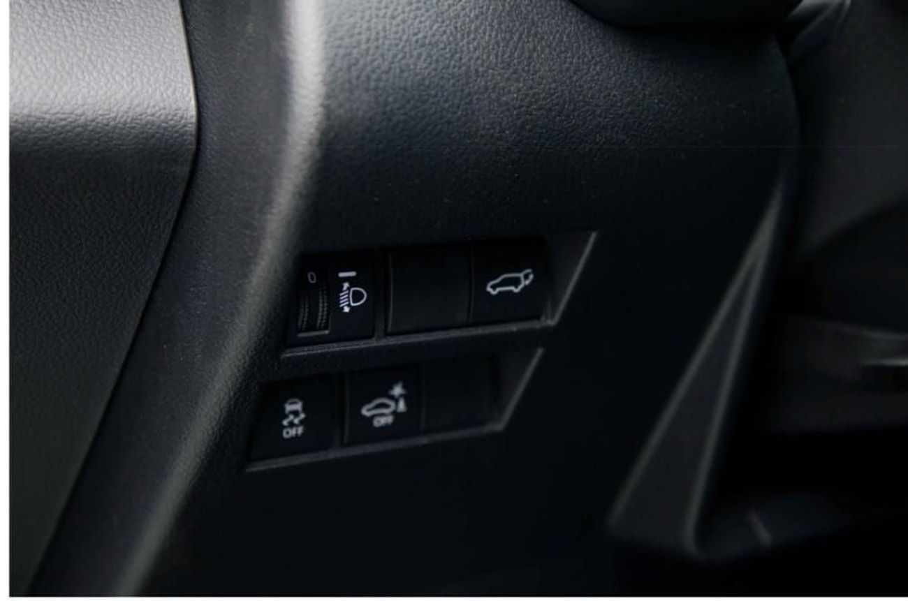 تويوتا لاند كروزر Toyota Land Cruiser GXR is a 7-seater, 4WD SUV with a 4.0L