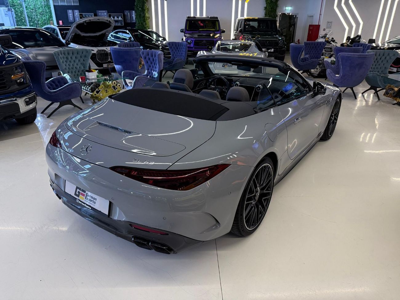 مرسيدس بنز SL 63 AMG 2023 SL63 AMG -Full Service History available - Mint Condition -Carbon Interior and Exterior