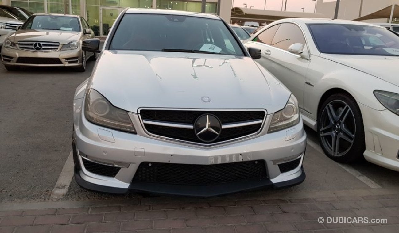 Mercedes-Benz C 63 AMG 2012 mercedes C63 AMG Full options Gulf specs