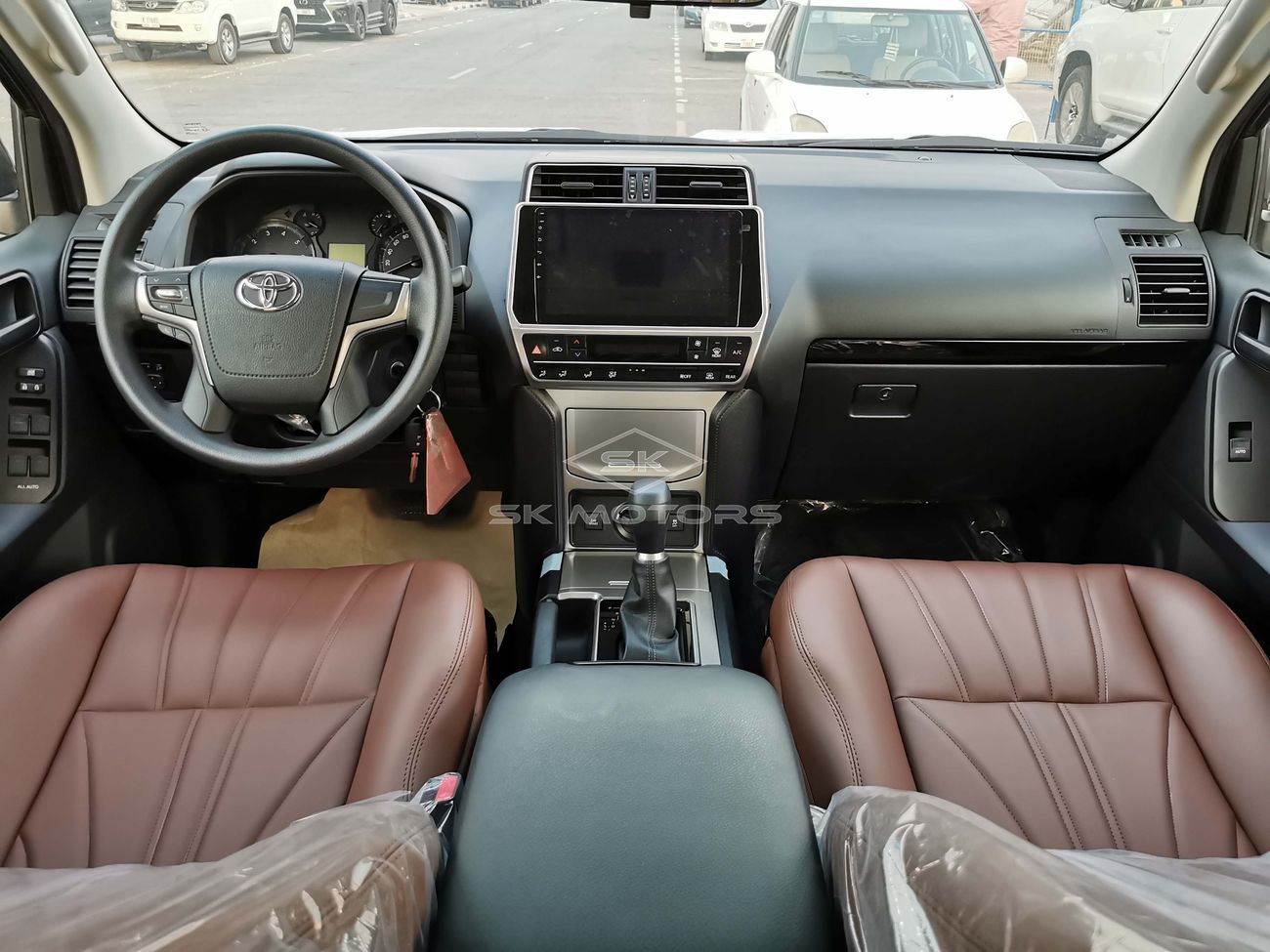 Toyota Prado 2.7L, 17" Rims, Sunroof, Rear Camera, Front Power Seats, Leather Seats, Rear A/C (CODE # PVXR03)