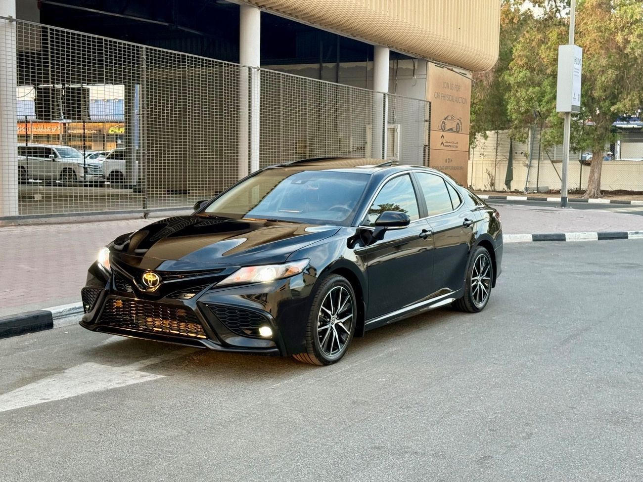 تويوتا كامري SE 2.5L (204 HP)