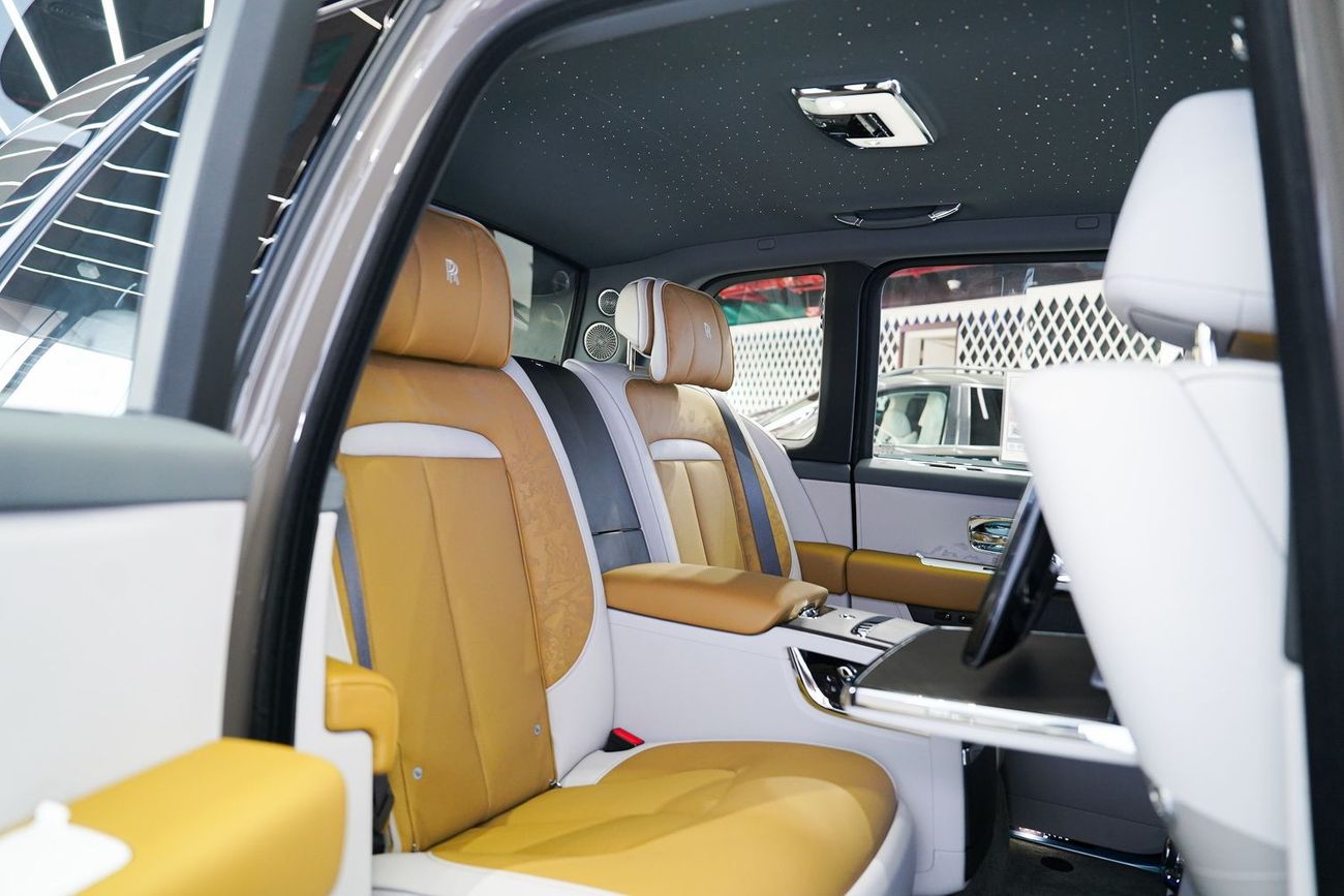 Rolls-Royce Cullinan SILVER BADGE