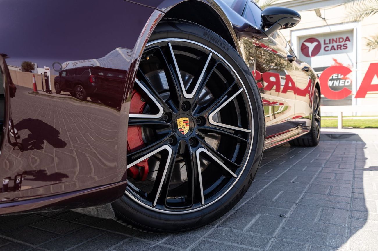 Porsche Panamera Turbo Sport Turismo 4.0L RWD