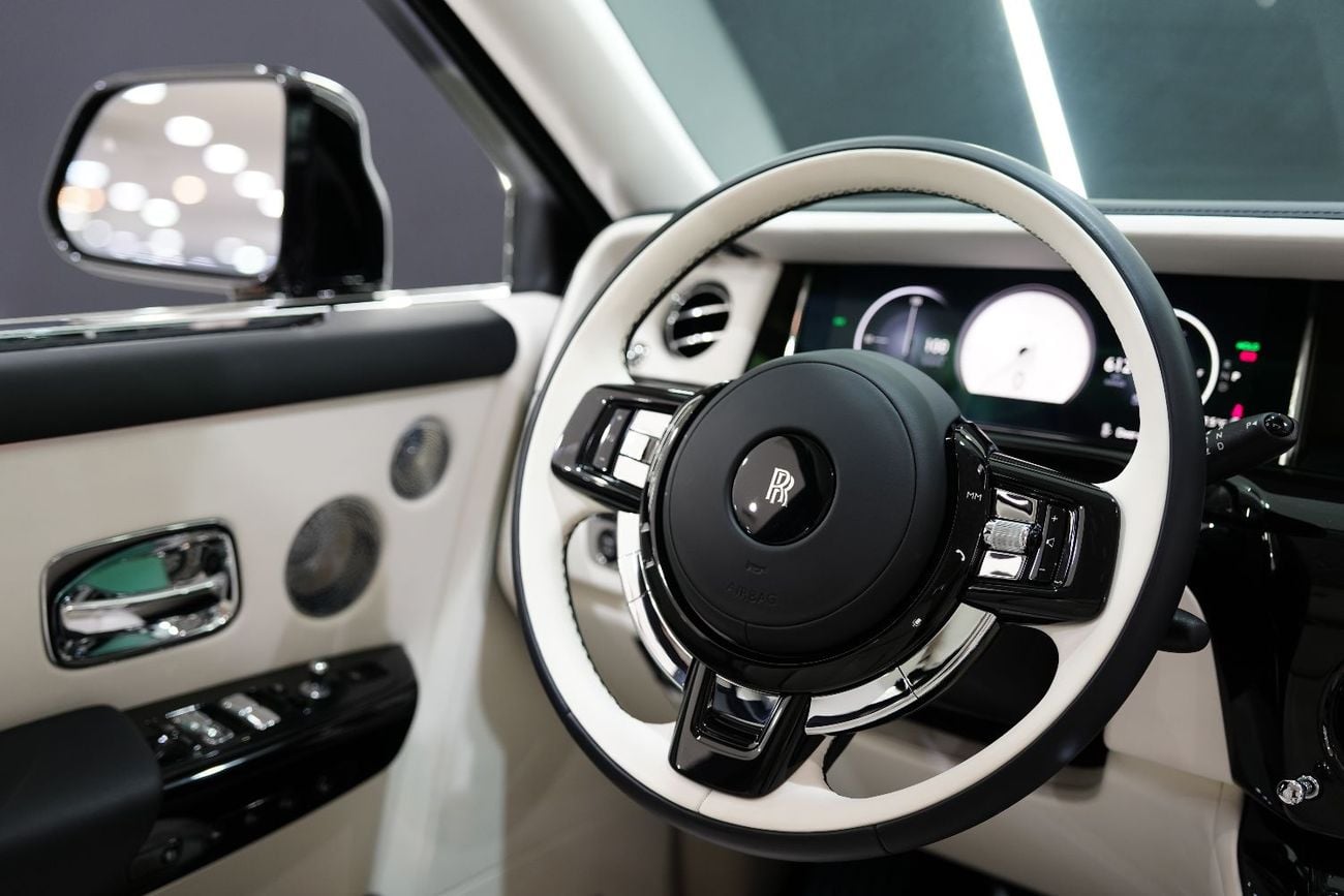 Rolls-Royce Phantom EWB 6.8L Executive Rear Seats w/ Entertainment Display, Bespoke Audio, Dealer Warr + Serv!!