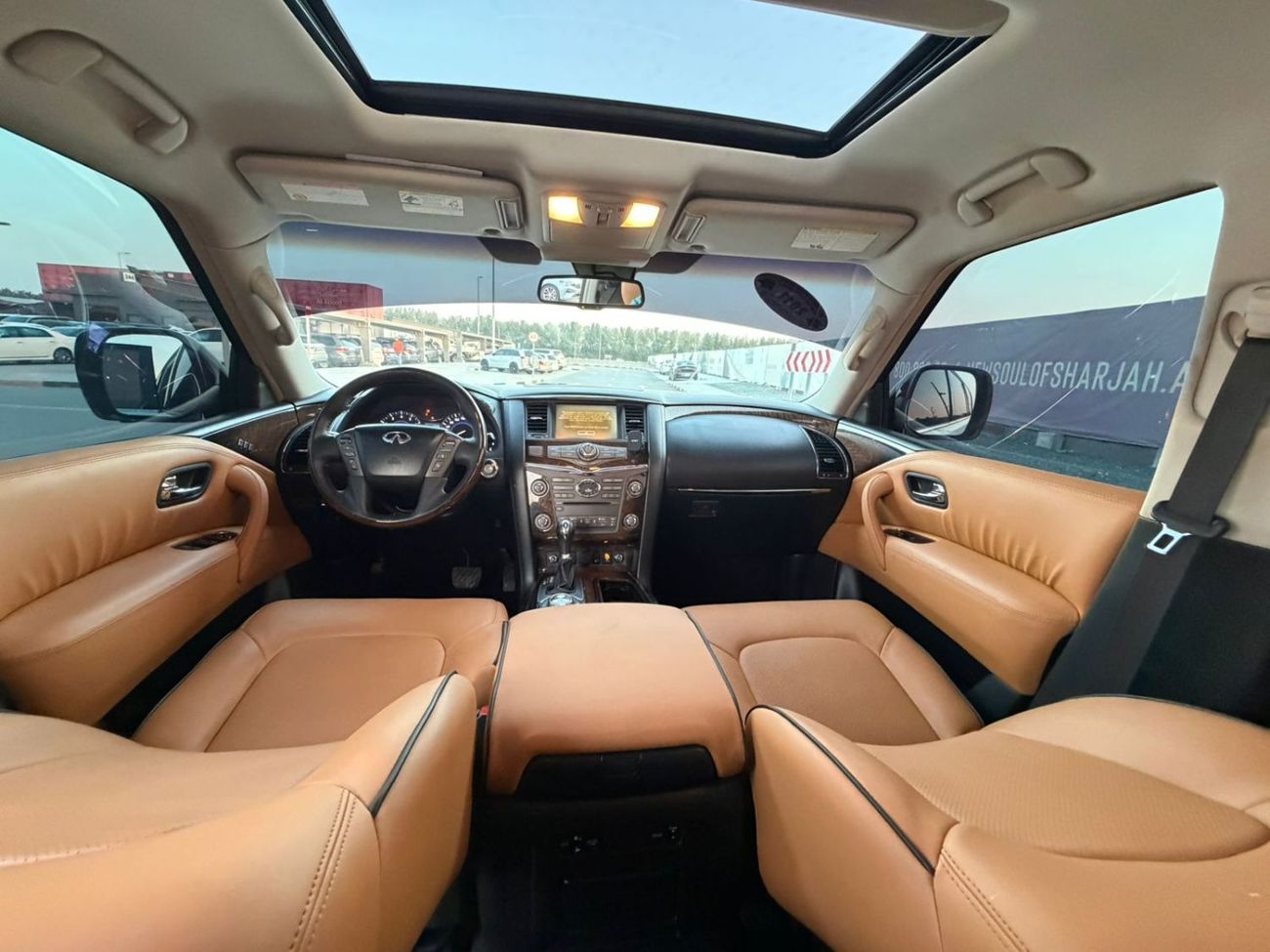 Infiniti QX56 Full option, number one