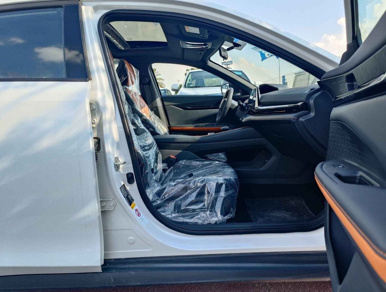 Changan Uni V Hybrid /1.5L V4 / Power Seats With Leather / Openable Sunroof / 360*Camera (CODE# UNIV15B)