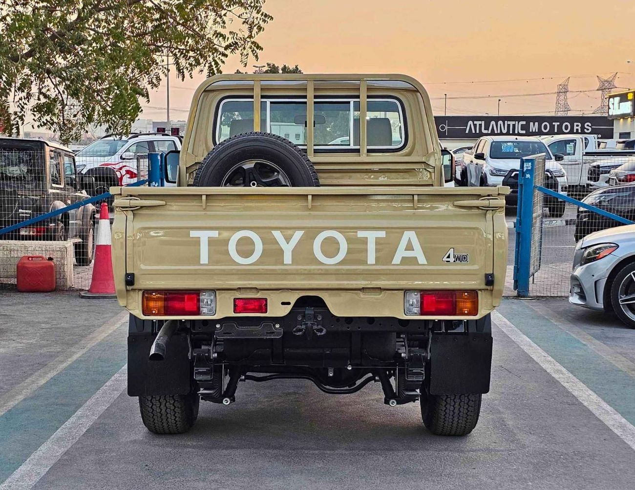 تويوتا لاند كروزر بيك آب LC79 / SINGLE CABIN / 2.8L V4 DIESEL M/T / SNORKEL / DIFF LOCK / 4WD (CODE # STD-E1)