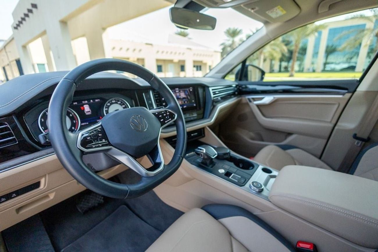 Volkswagen Touareg Atmosphere 3.0L Volkswagen Touareg 2023 GCC under Agency Warranty and Service Contract with Flexible