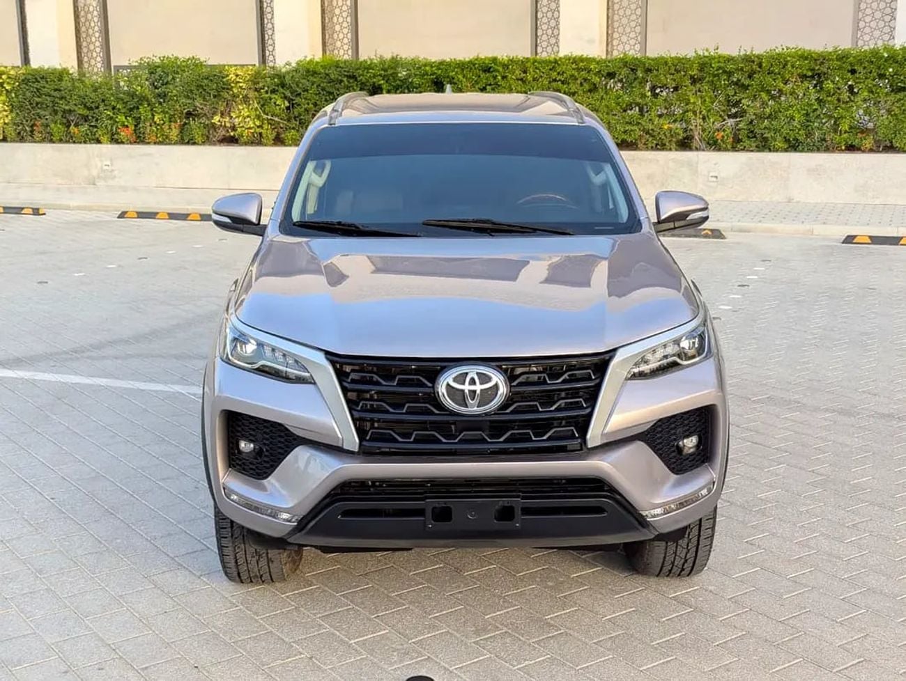 Toyota Fortuner Facelifted V4 2.7L EXR GCC Specs In Excellent Condition