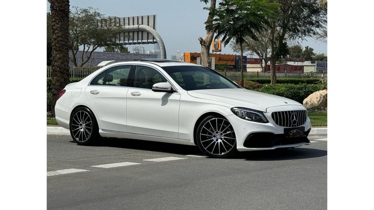 Mercedes-Benz C 300 Std MERCEDES BENZ C300 2018 2.0L FULL OPTIONS IN PERFECT CONDITIONS