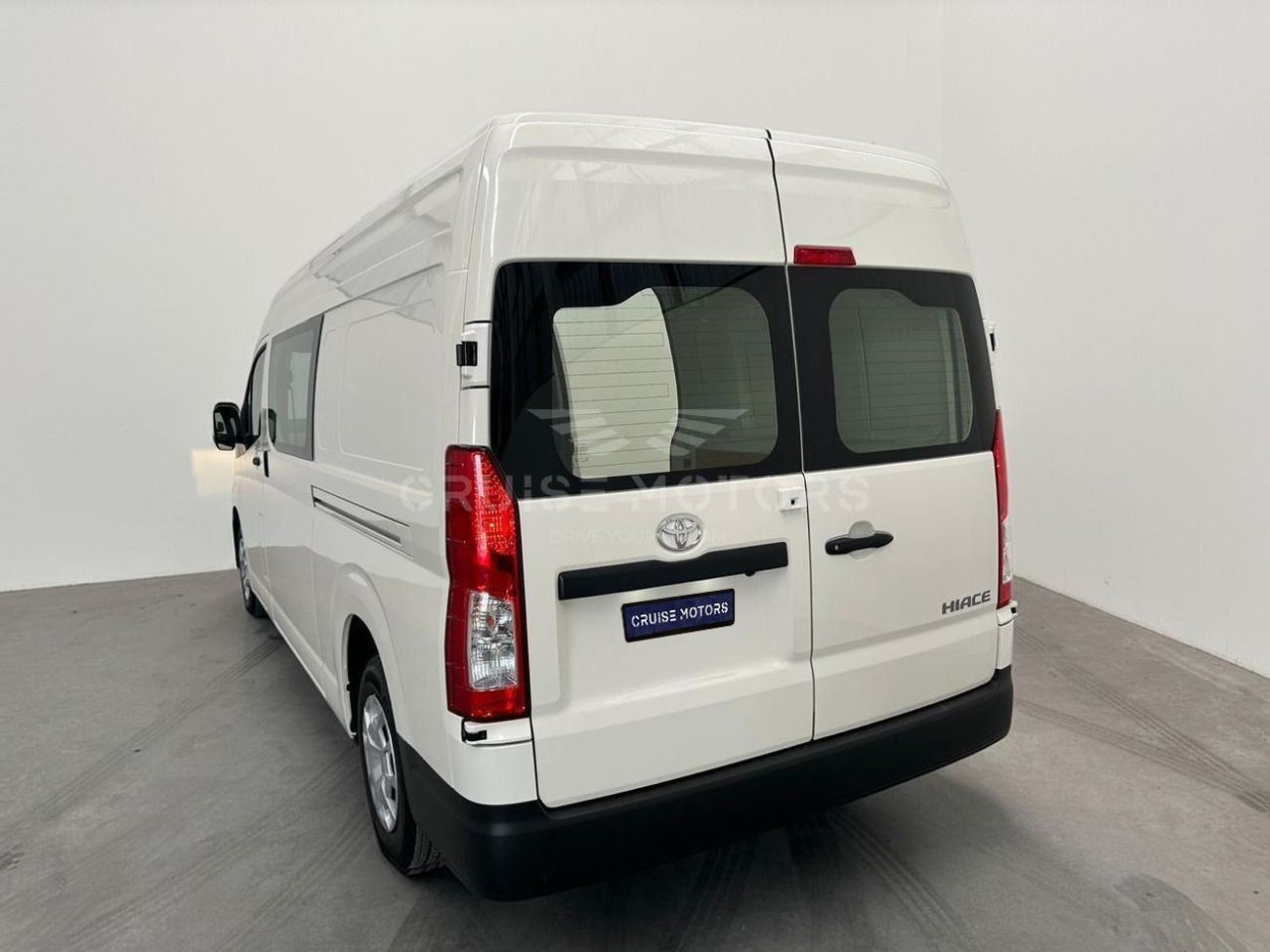 تويوتا هاياس RHD HiAce Cargo - HI ROOF - Dual Sliding door - 2.8L Turbo - Diesel - Automatic