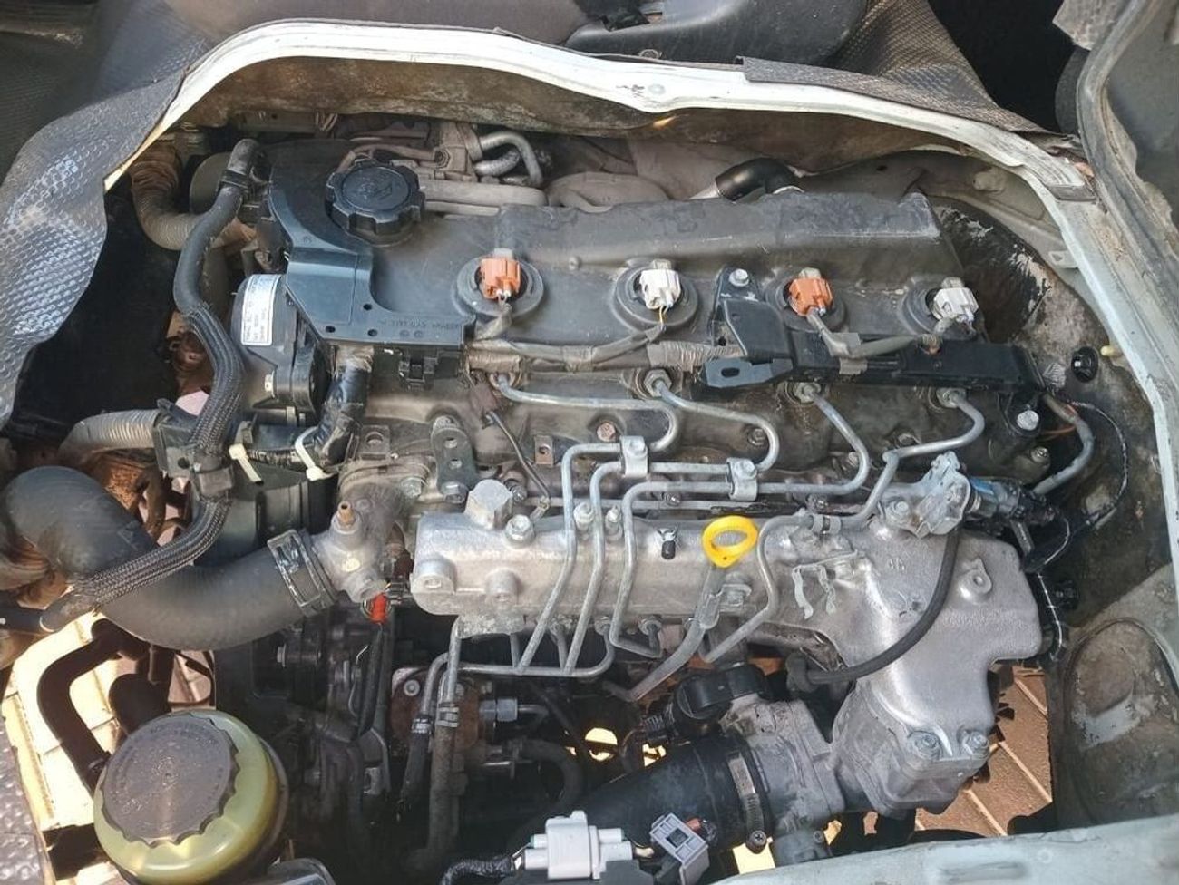 تويوتا هاياس 2.5L DIESEL 15 SEATER MANUAL TRANSMISSION